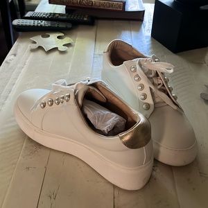Alex Marie, white pearl sneaker